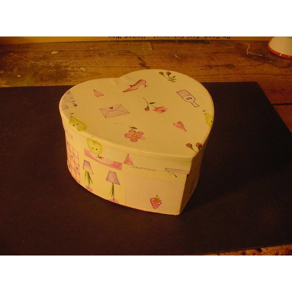 TRI-COSTAL DESIGN - Heart Shaped Box